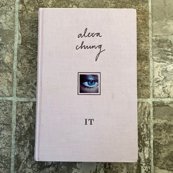 Alexa Chung IT hardcover book - Picture 1 of 4